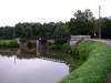 Die Yonne quert den Kanal rechtwinklig.